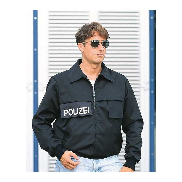  Diese Jacke ist atmungsaktiv, wind- und wasserfest.